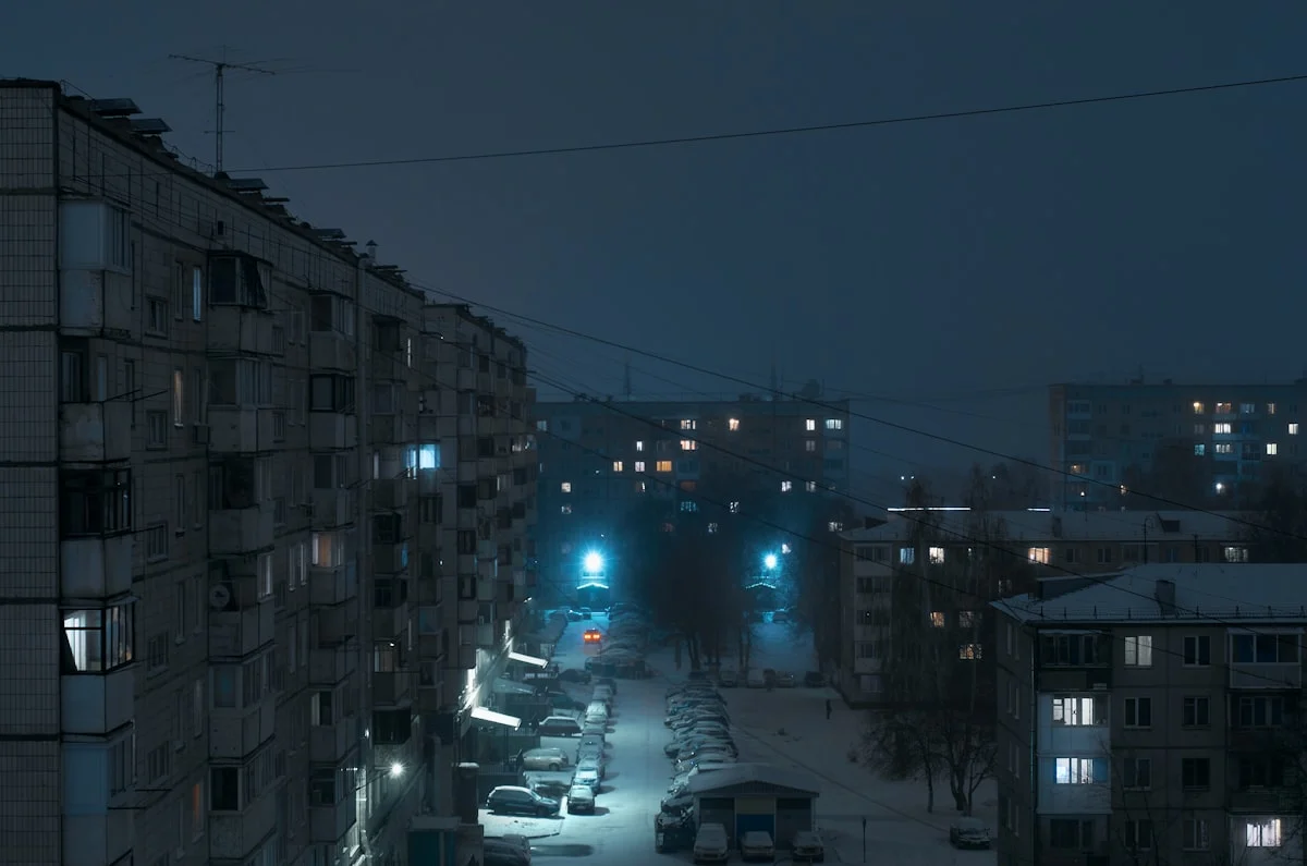 Ciptakan Suasana Ceria: Tips Lighting Outdoor untuk Acara yang Tidak Gelap dan Seram