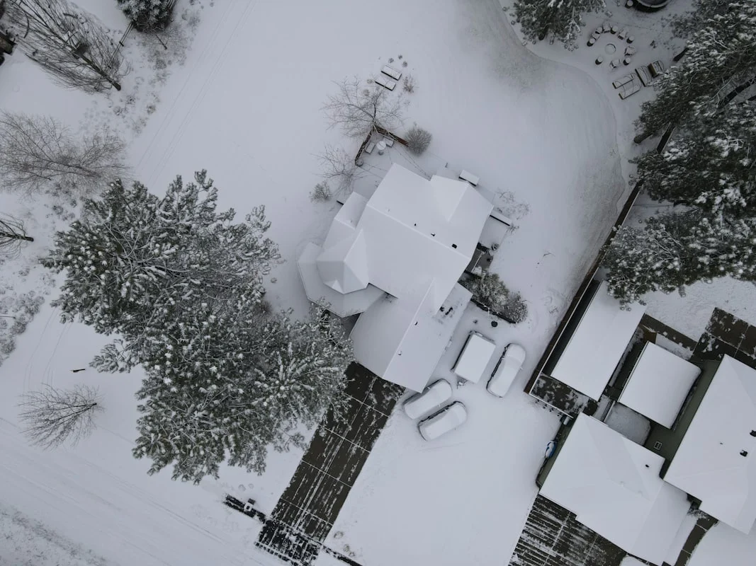 Perbedaan Warm White vs Cool White: Mana yang Terbaik untuk Pencahayaan Wajah Pembicara?